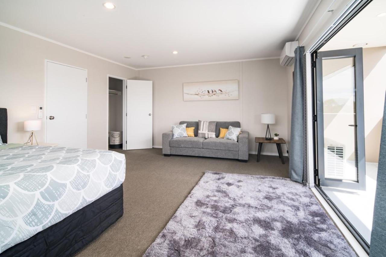 Central Manukau Escape Auckland Exterior photo