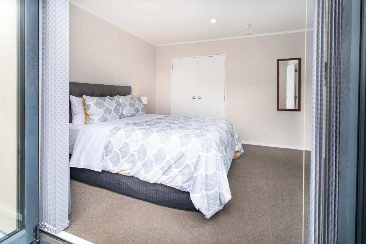 Central Manukau Escape Auckland Exterior photo
