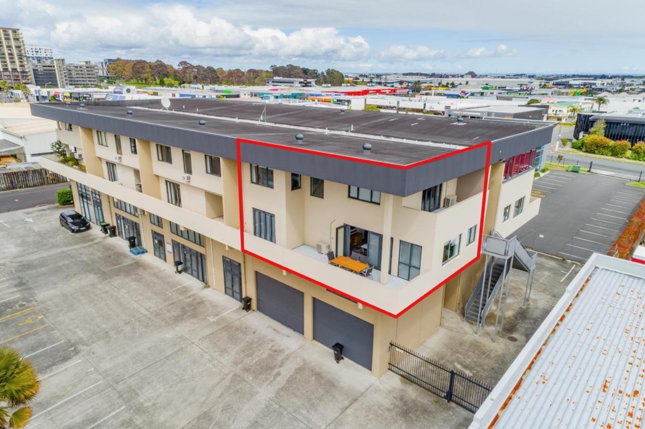 Central Manukau Escape Auckland Exterior photo