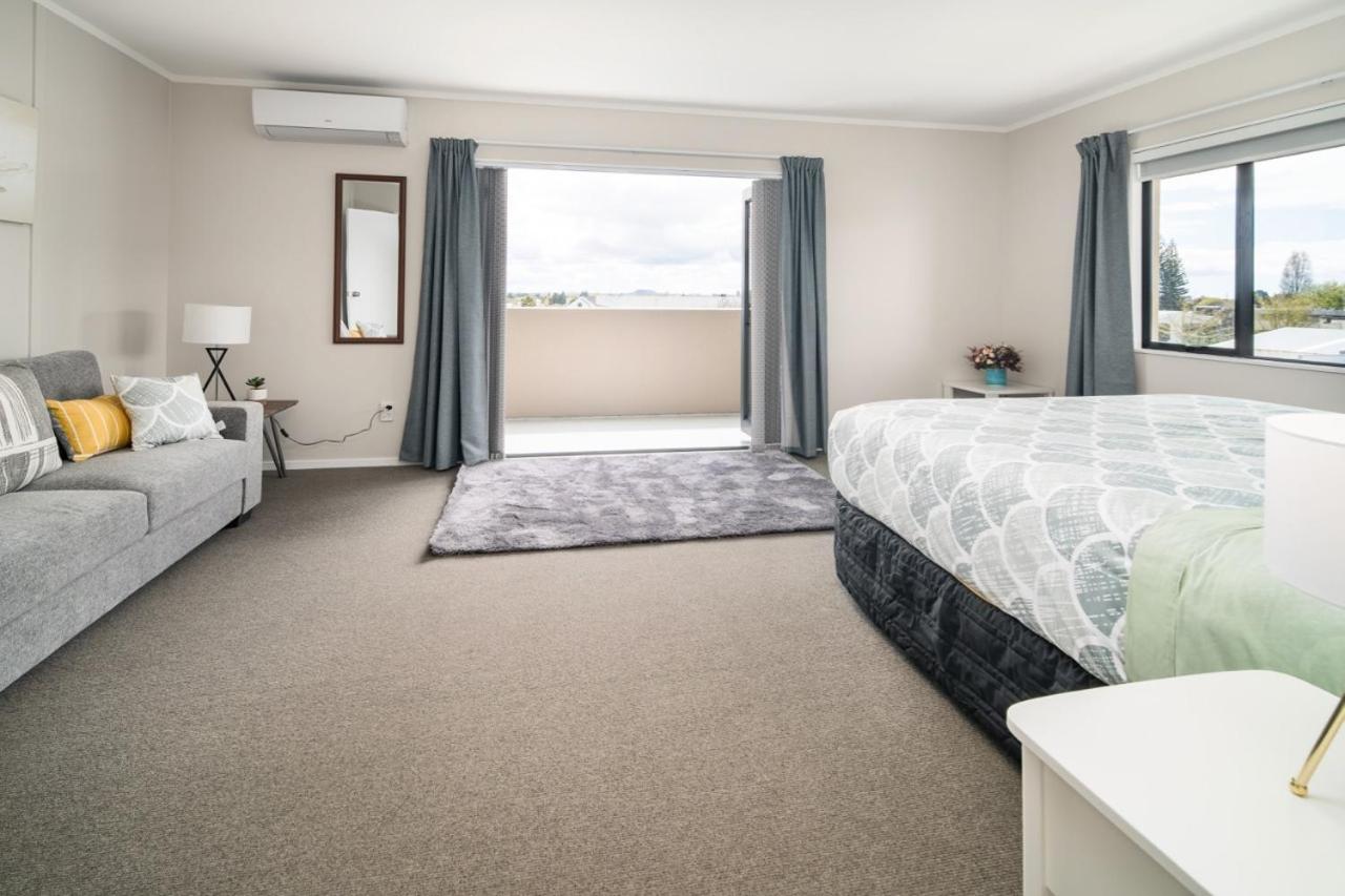 Central Manukau Escape Auckland Exterior photo